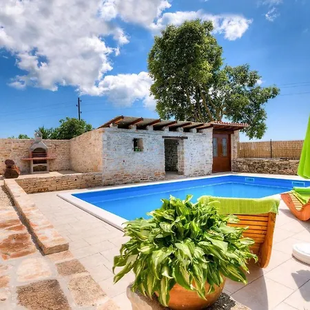 Holiday home Ella Vidulini